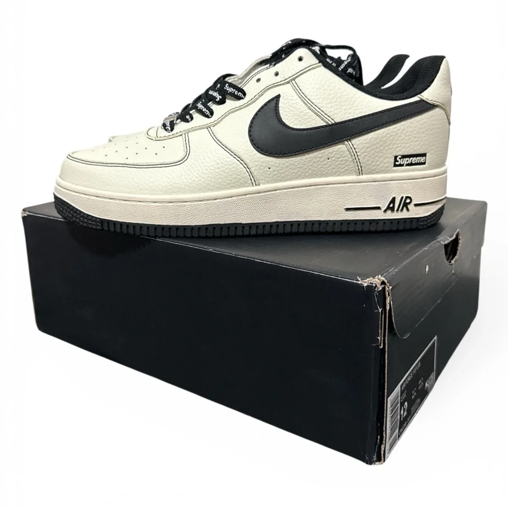 New Nike Air-force  low 1. 10.5